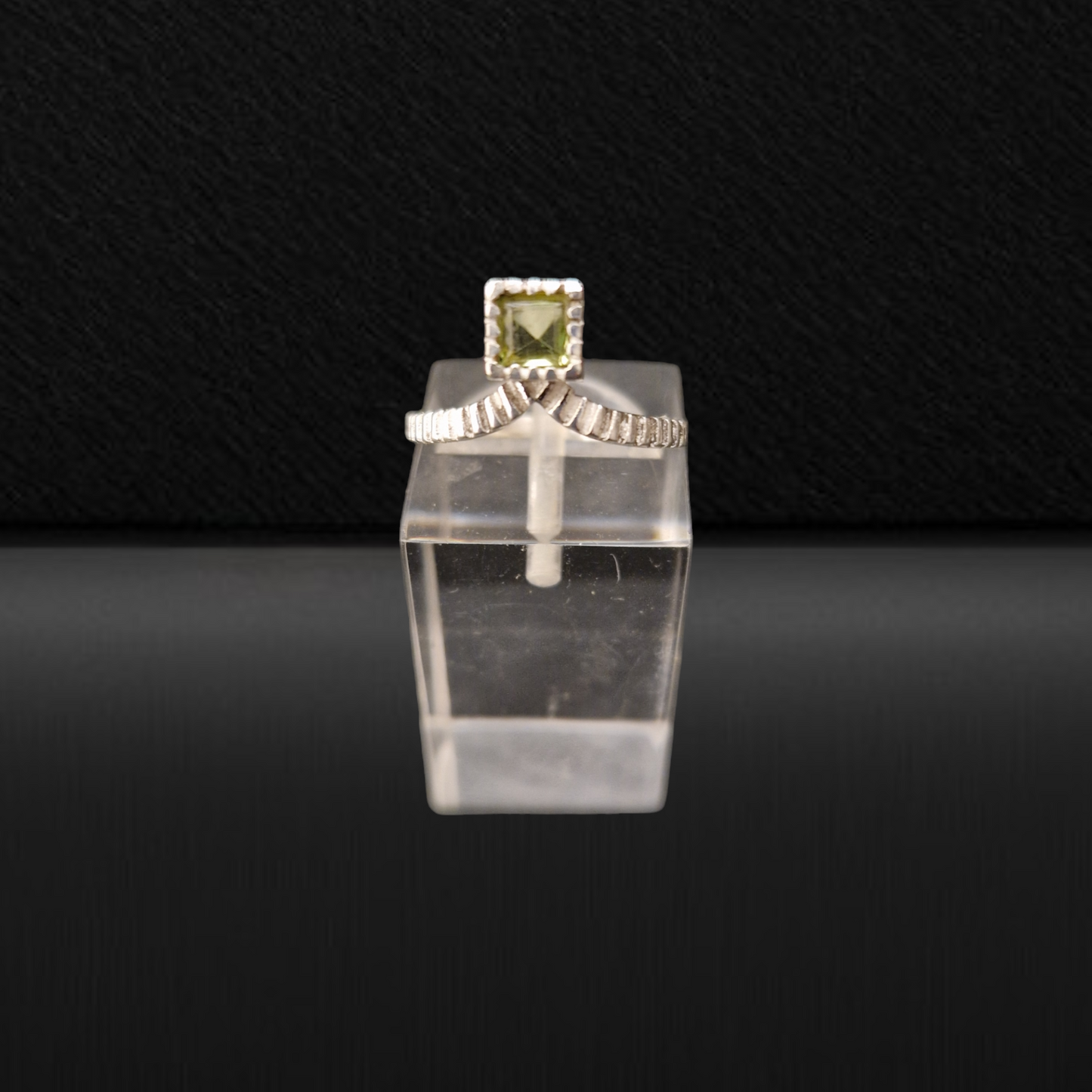 Ring Modern Majesty Peridot